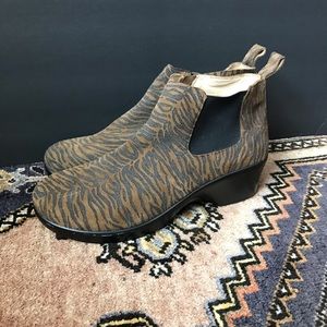 Algeria tiger print suede bootie size 42 / 11
